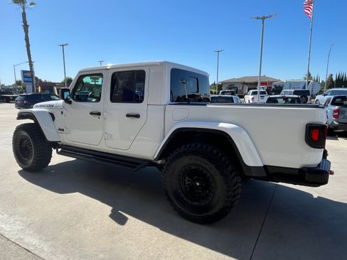 Used 2021 Jeep Gladiator Rubicon w/ Cold Weather Group AWD/4WD image 2