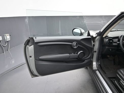 Used 2019 MINI Cooper 2-Door Hardtop FWD image 4