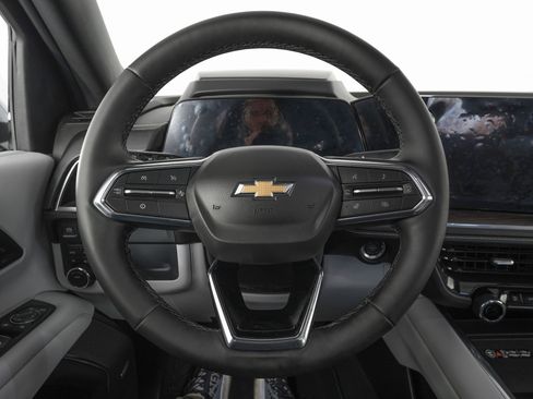 Used 2025 Chevrolet Suburban Premier image 20