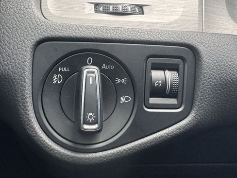 Used 2016 Volkswagen Golf SE w/ Lighting Package image 31