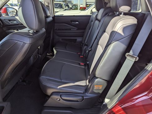 Certified 2024 Nissan Pathfinder SL image 8