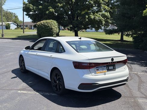Used 2026 Volkswagen Jetta SE w/ Black Wheel Package FWD image 7