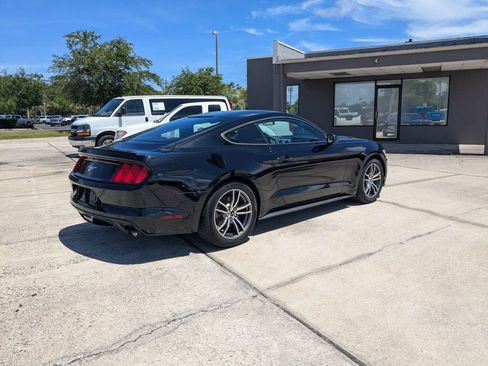 Used 2017 Ford Mustang Coupe RWD image 4