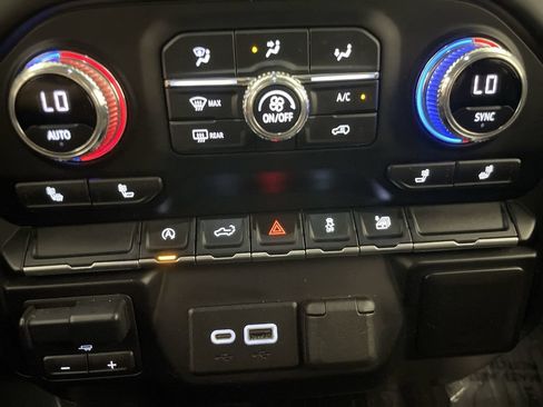 Used 2021 GMC Sierra 1500 SLE AWD/4WD image 12