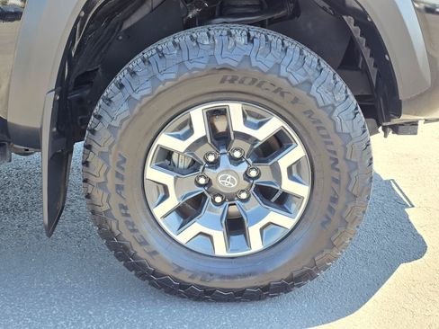 Used 2021 Toyota Tacoma TRD Off-Road AWD/4WD image 11