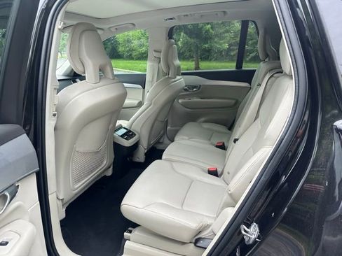 Used 2018 Volvo XC90 T5 Momentum w/ Convenience Package AWD/4WD image 13