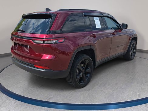 Used 2024 Jeep Grand Cherokee Altitude image 5