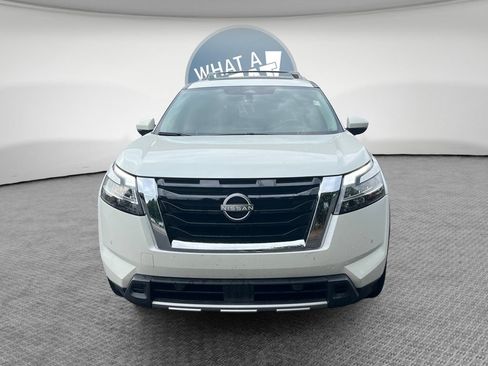 Used 2024 Nissan Pathfinder SL w/ SL Premium Package FWD image 9