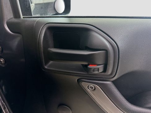 Used 2017 Jeep Wrangler Unlimited Sport w/ Connectivity Group image 30