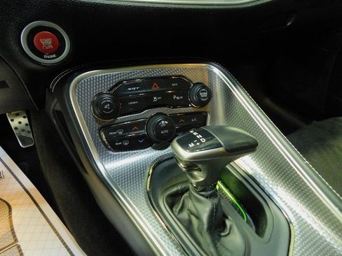 Used 2015 Dodge Challenger SRT Hellcat image 7