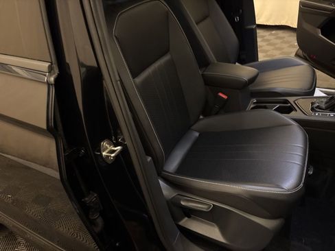 Used 2024 Volkswagen Tiguan SE R-Line image 23