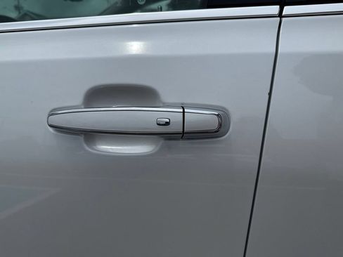 Used 2021 GMC Acadia Denali w/ Denali Technology Package FWD image 12
