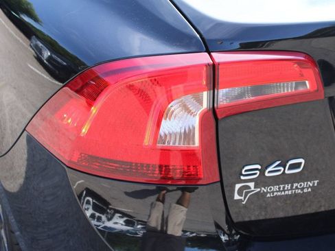 Used 2018 Volvo S60 T5 Dynamic w/ Vision Package FWD image 11