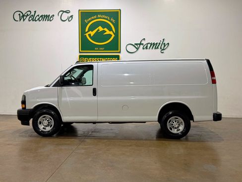 Used 2020 Chevrolet Express 2500 w/ Driver Convenience Package RWD image 4