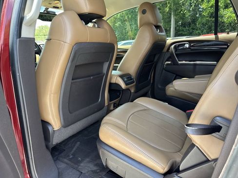 Used 2017 Buick Enclave Leather FWD image 18