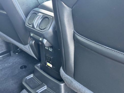 Used 2023 Jeep Wrangler Unlimited Sahara image 14