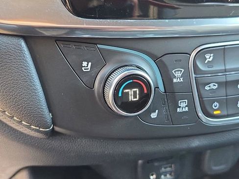 Used 2022 Chevrolet Traverse Premier image 26