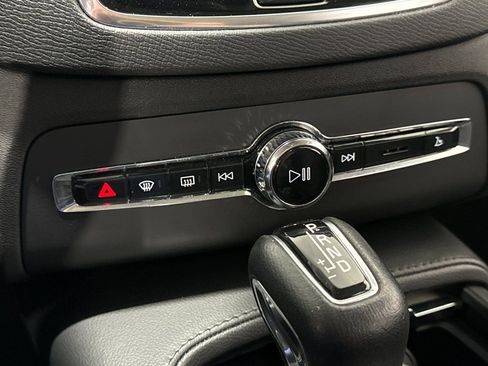 Used 2022 Volvo XC90 T5 Momentum image 41