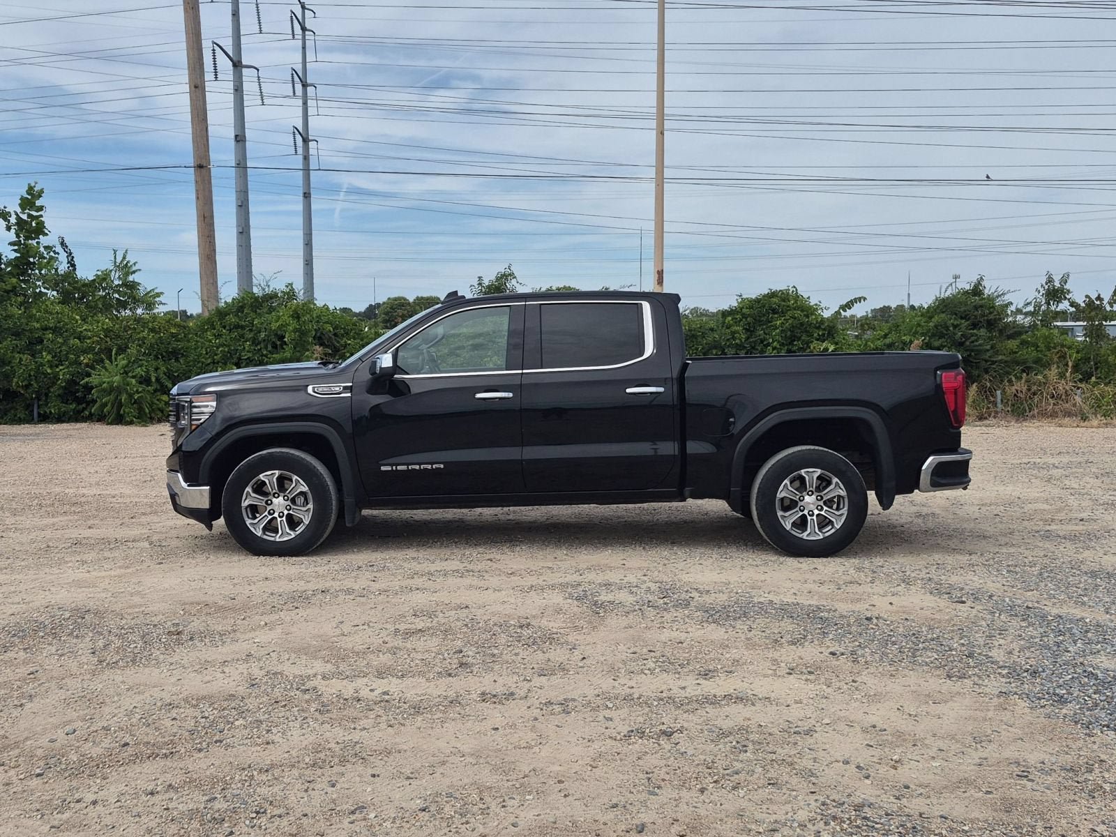 Used 2025 GMC Sierra 1500 SLT RWD image 2