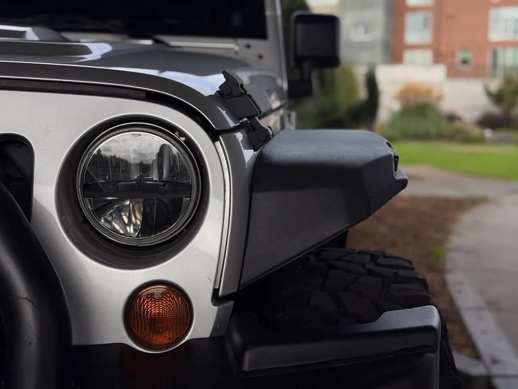Used 2011 Jeep Wrangler Unlimited Rubicon w/ Dual Top Group AWD/4WD image 12