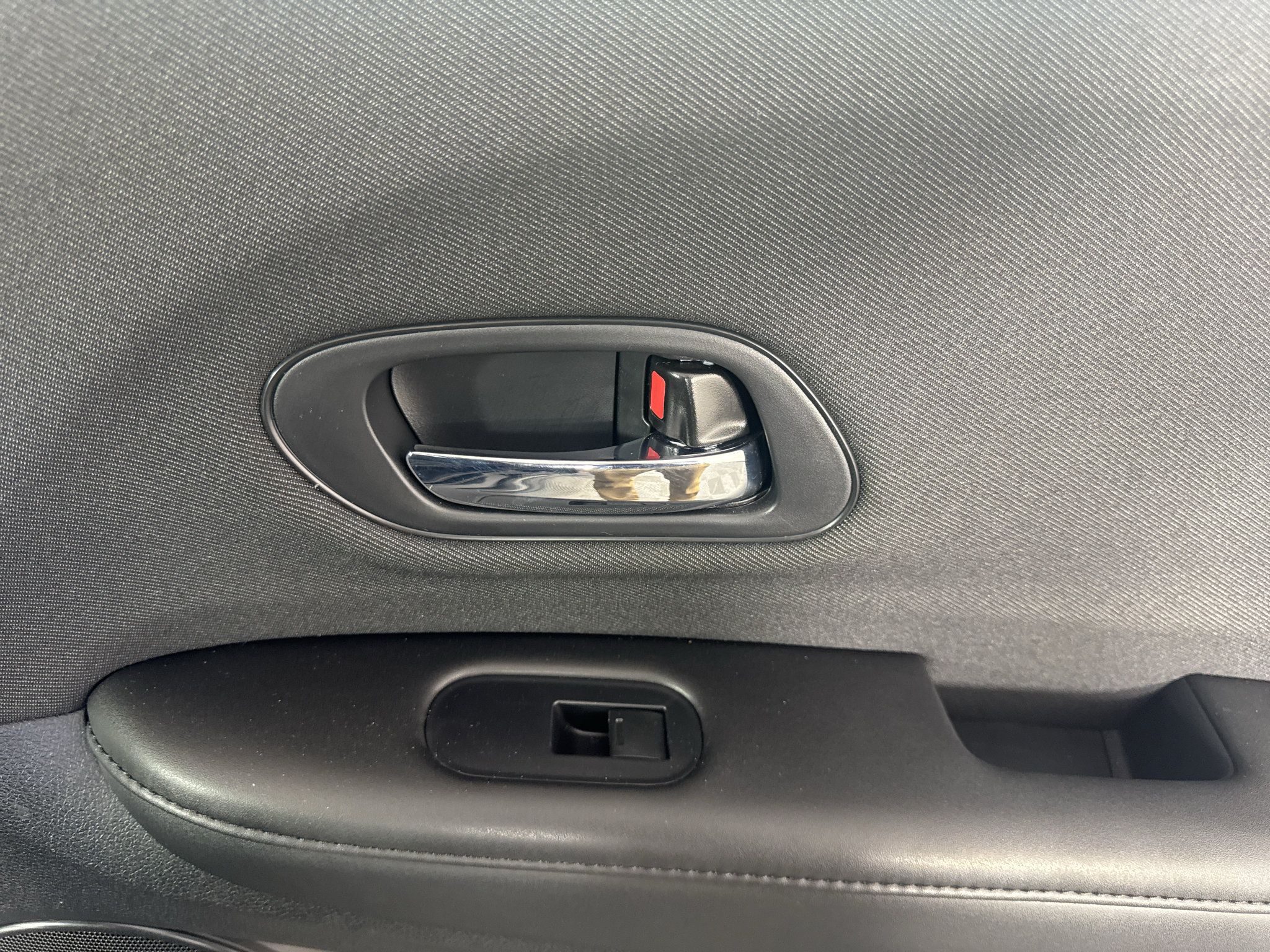 Used 2022 Honda HR-V LX image 36