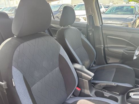 Used 2025 Nissan Versa SV FWD image 31