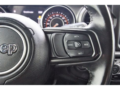 Used 2022 Jeep Gladiator Sport image 23