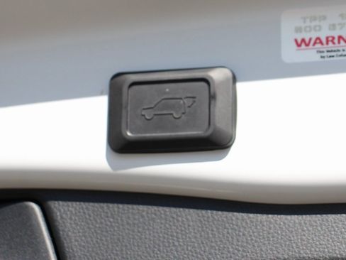 Used 2023 Toyota RAV4 XLE Premium image 9