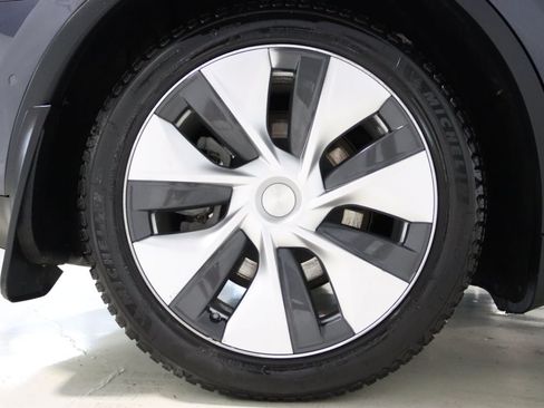 Used 2022 Tesla Model Y Long Range AWD/4WD image 71
