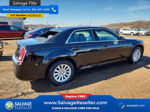 Used 2014 Chrysler 300 image 4