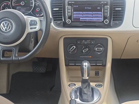 Used 2014 Volkswagen Beetle TDI FWD image 19