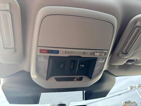 Used 2023 Subaru Forester Premium image 33