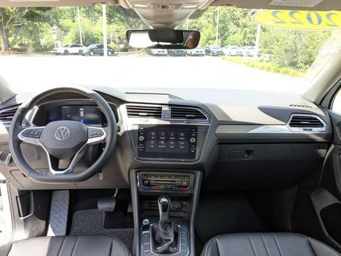 Used 2022 Volkswagen Tiguan SE AWD/4WD image 14
