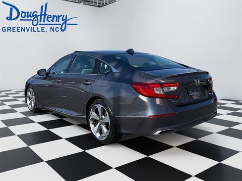 Used 2018 Honda Accord Touring image 3