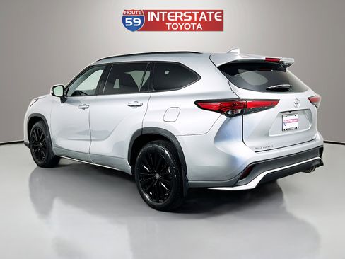 Used 2023 Toyota Highlander XSE AWD/4WD image 5