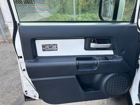 Used 2013 Toyota FJ Cruiser 4WD w/ Upgrade Pkg image 10