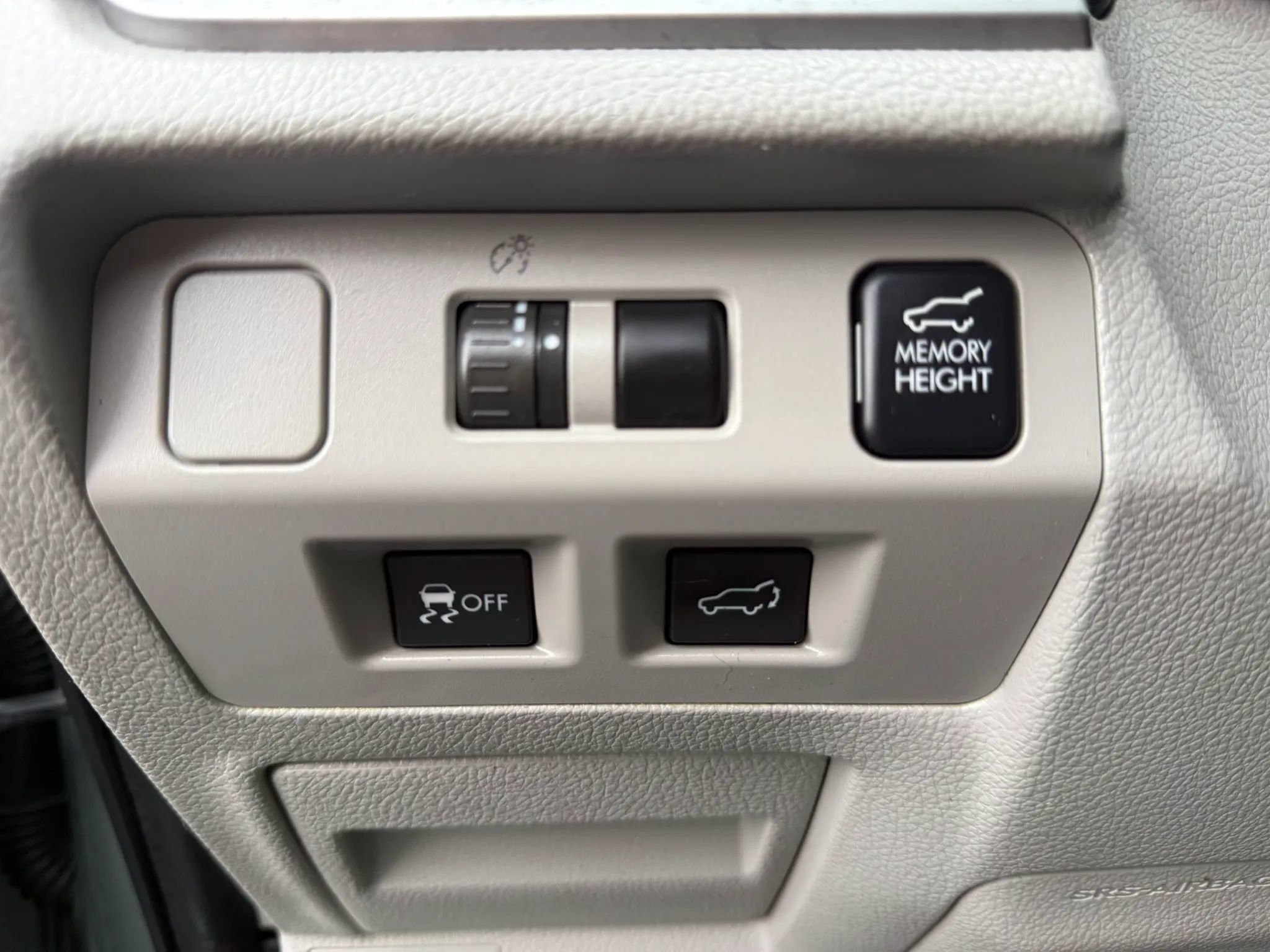 Used 2015 Subaru Forester 2.5i Touring w/ Eyesight & Navigation System AWD/4WD image 35