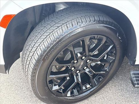 Certified 2024 GMC Yukon Denali Ultimate w/ LPO, Floor Liner Package AWD/4WD image 24