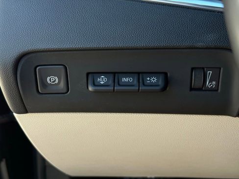 Used 2023 Buick Enclave Avenir w/ Avenir Technology Package image 36