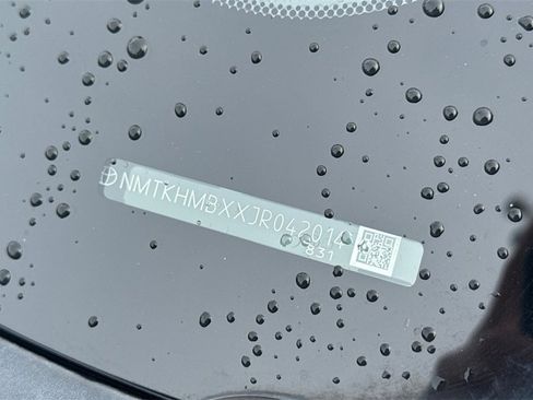 Used 2018 Toyota C-HR XLE image 10