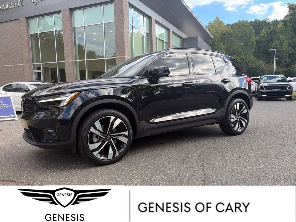 Used 2024 Volvo XC40 B5 Plus w/ Climate Package AWD/4WD image 1