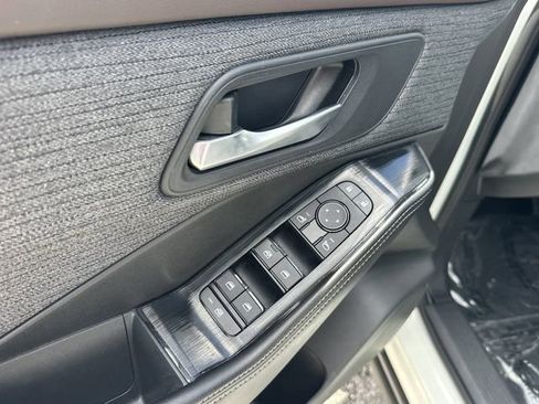 Certified 2023 Nissan Rogue SV FWD image 20