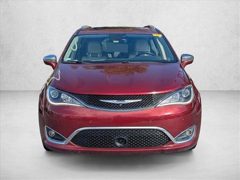 Used 2018 Chrysler Pacifica Limited w/ Advanced Safetytec Group FWD image 2