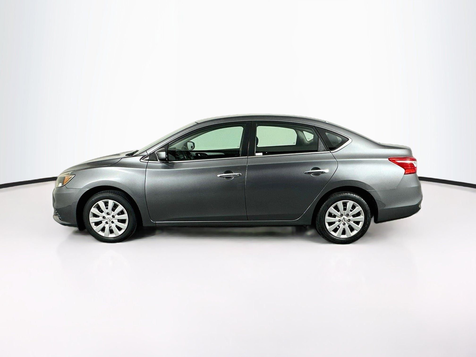 Used 2018 Nissan Sentra S FWD image 4