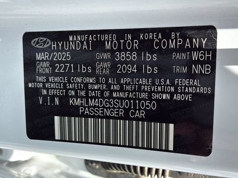 Certified 2025 Hyundai Elantra Sport FWD image 31