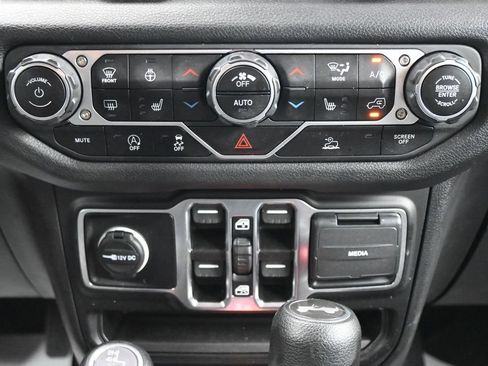Used 2024 Jeep Wrangler Unlimited Sport AWD/4WD image 22