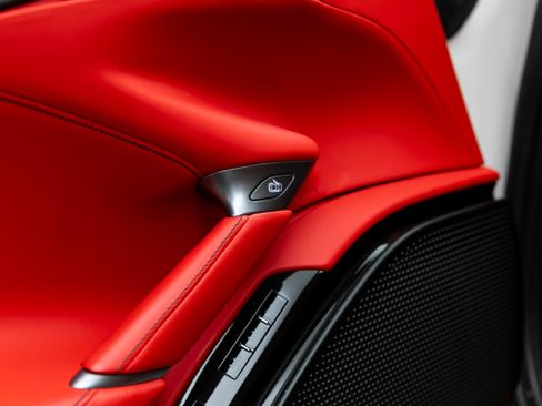 Certified 2022 Ferrari Roma image 14