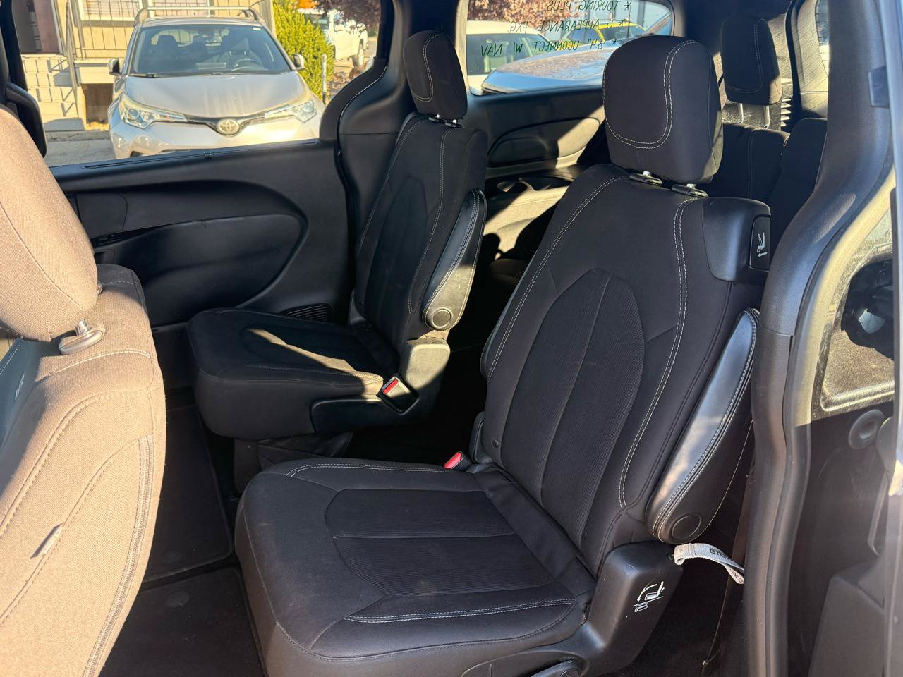 Used 2018 Chrysler Pacifica Touring Plus w/ S Appearance Package FWD image 12
