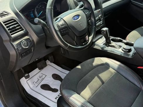 Used 2018 Ford Explorer XLT w/ Equipment Group 202A AWD/4WD image 15