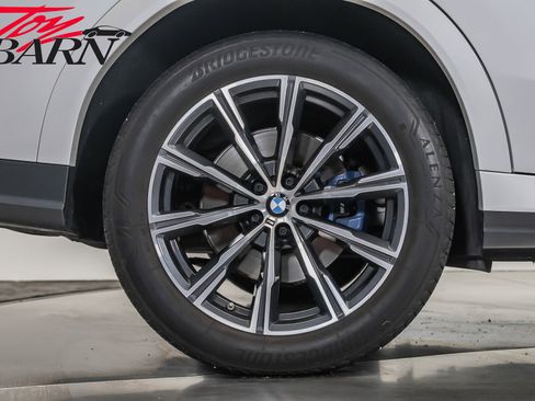 Used 2022 BMW X6 xDrive40i w/ Executive Package image 15